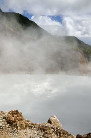 Caraïbes, Ile de la Dominique, Castle Bruce, Parc national du Morne Trois Pitons classé Patrimoine Mondial de l'UNESCO, Vallée de la Désolation, Boiling Lake, deuxième plus grand lac en ébullition du monde issu d'une fumerolle inondée