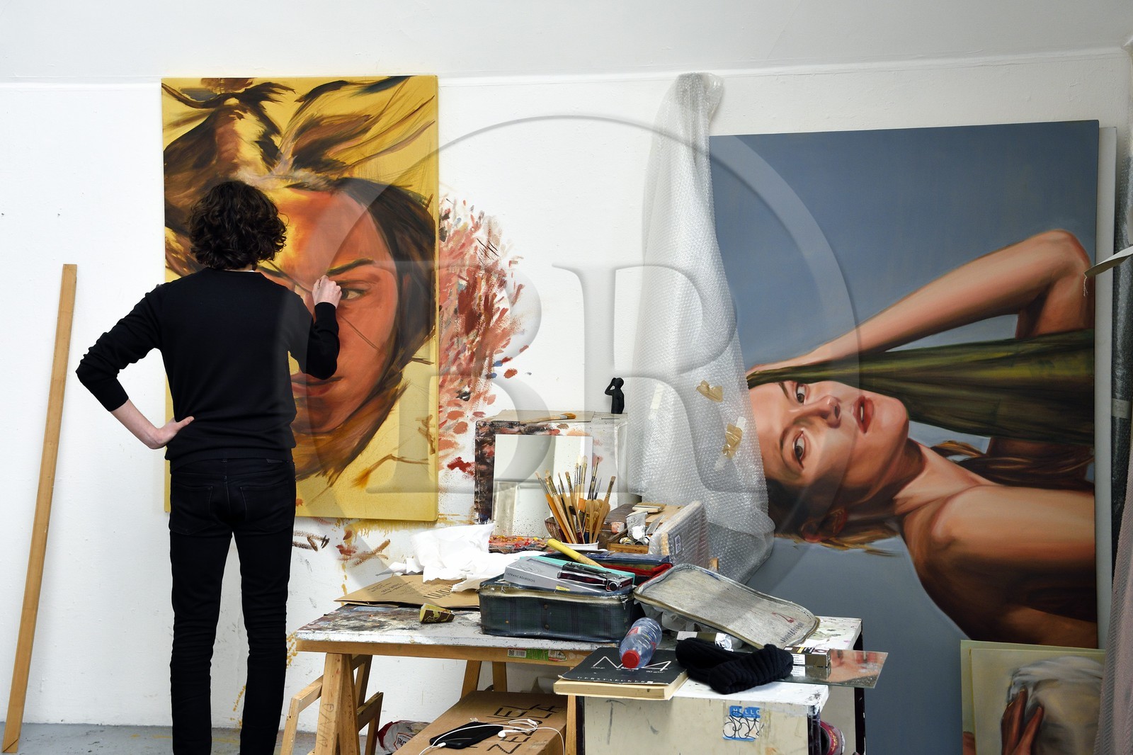 France, Paris (75), quartier de Saint-Germain-des-Prés, Ecole nationale supérieure des Beaux-Arts, batiment Chimay dans l'ancien Hotel de Chimay, l'étudiant en 5ème année Kornel Zezula dans l'atelier Tim Eitel