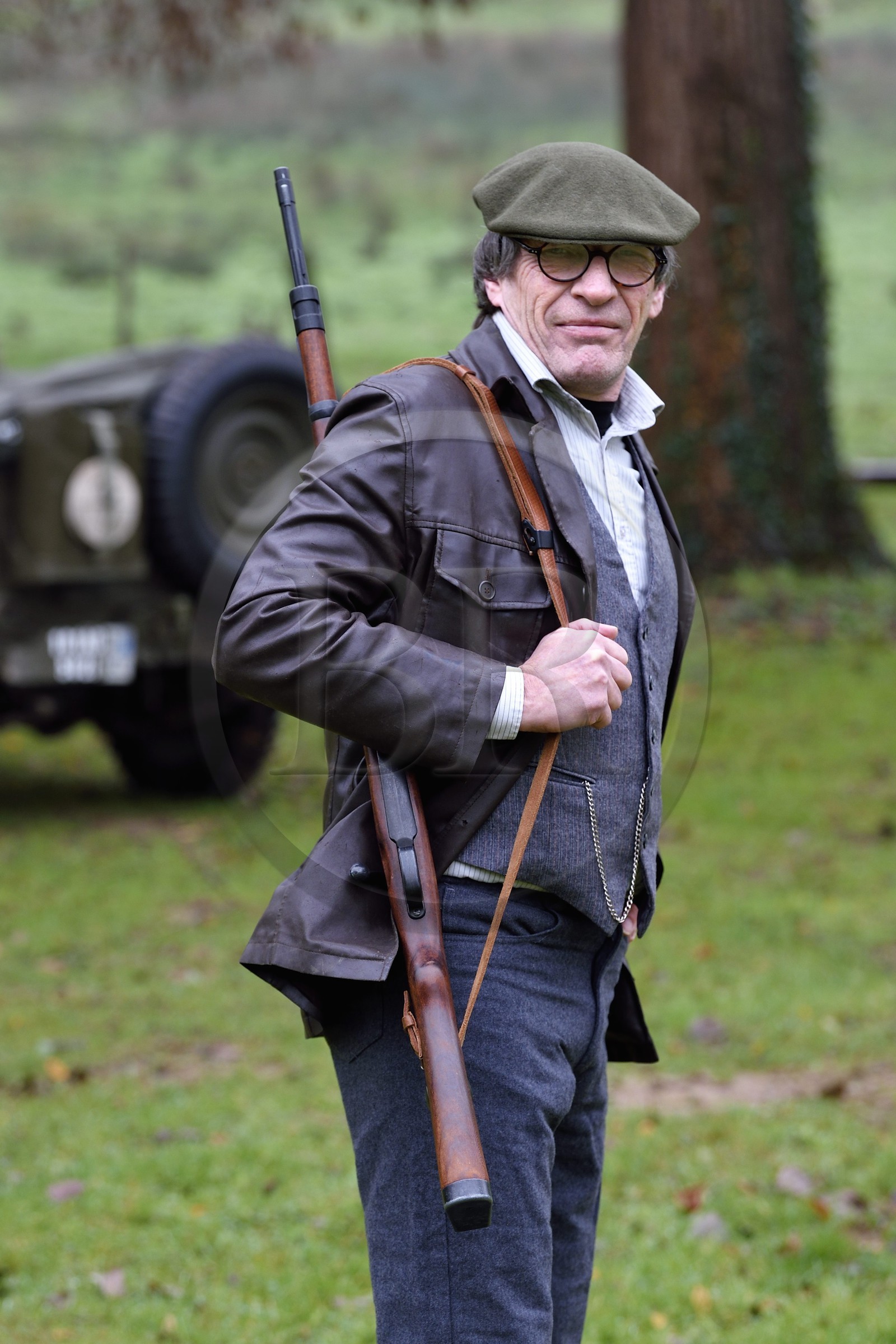 France, Eure (27), Sainte-Colombe-prés-Vernon, Allied Reconstitution Group (association de reconstitution historique de la 2éme Guerre Mondiale US et Maquis), le reconstitueur Jean-Yves Le Gall en maquisard des Forces françaises de l'intérieur (FFI)