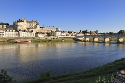 France, Indre et Loire, Amboise, Loire Valley listed as World Heritage by UNESCO, Chateau d'Amboise overhanging the Loire river