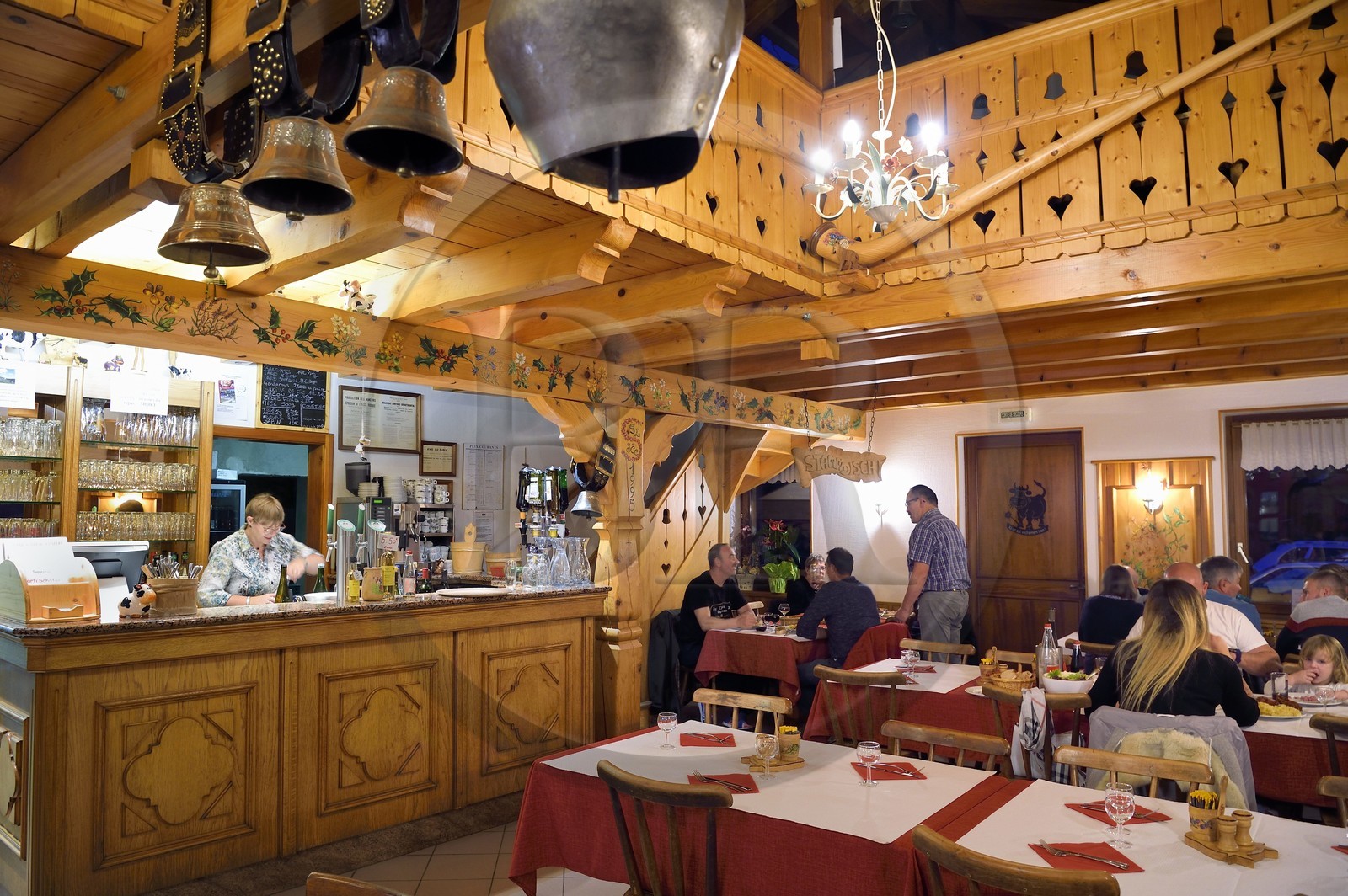 France, Haut-Rhin (68), Kruth, la salle de restaurant de la ferme auberge marcaire du Schafert