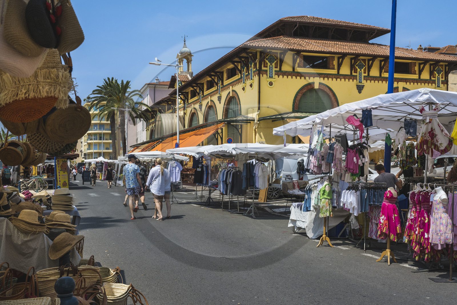 France, Alpes-Maritimes (06), Menton, marché couvert, halle municipale