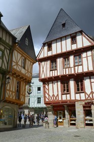 France, Morbihan, Gulf of Morbihan (Golfe du Morbihan), Vannes, half-timbered houses place Saint Pierre and place Henri IV in the background