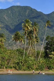 Nicaragua, Ometepe Island in Lake Nicaragua, village of Merida, fishermen on the beach and the Maderas volcano in the background