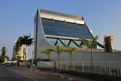 Gabon, Libreville, Boulevard de l'Indépendance sur le Front de Mer, l'immeuble Total Gabon