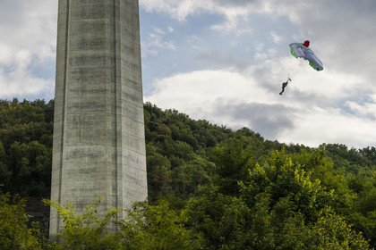 France, Aveyron, Grands Causses regional natural park, Millau, base-jumpers jumping from the Millau viaduct