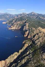 France, Corse-du-Sud (2A), Golfe de Porto, classé Patrimoine Mondial de l'UNESCO, le Capo Rosso et la Tour Génoise de Turghiu (Turghio) en arrière plan (vue aérienne)