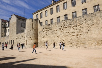 France, Paris (75), l’enceinte de Philippe Auguste rue des jardins Saint-Paul et l'église Saint-Paul-Saint-Louis