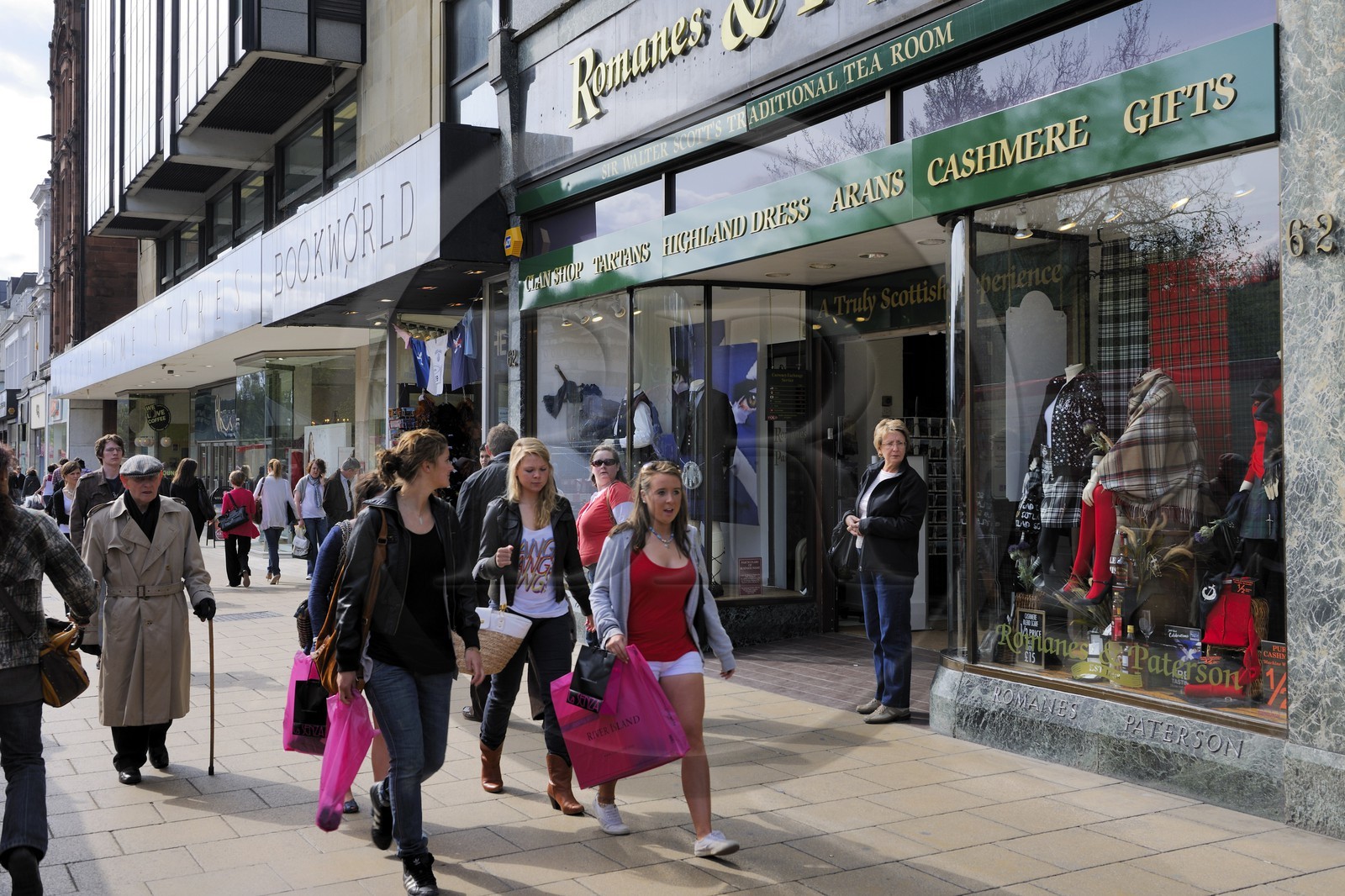 Royaume-Uni, Ecosse, Edimbourg, boutique de kilt et cachemire sur Princes street