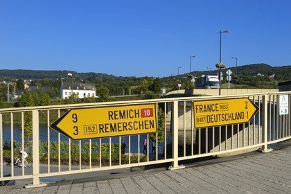 Luxembourg, Grevenmacher district, Moselle region, Schengen, road signpost, crossroads of three borders Luxembourg, France and Germany