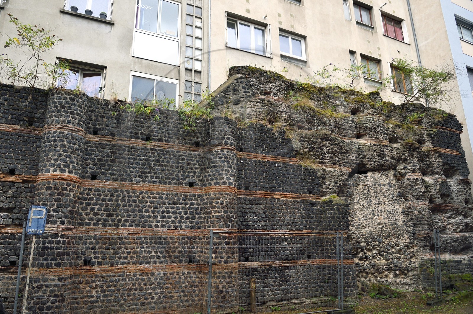 France, Puy-de-Dôme (63), Clermont-Ferrand, vestige d'un mur gallo-romain du temple Vasso Galate dit mur des Sarrasins