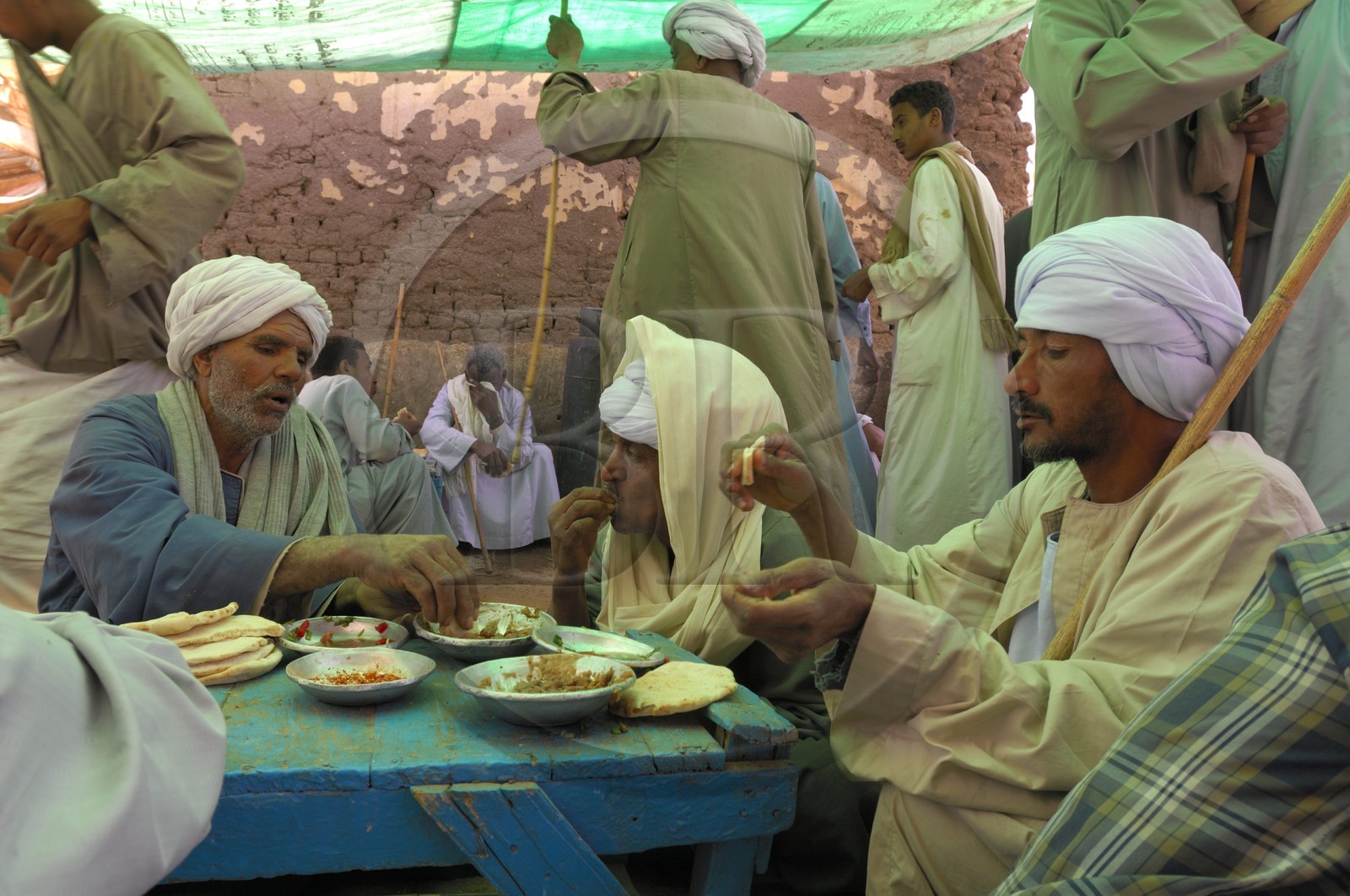 Egypte, Haute Egypte, Daraw au nord d'Assouan, restaurant du marché aux animaux