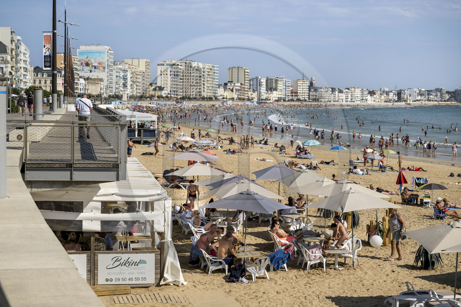 France, Vendée (85), Les-Sables-d'Olonne, la Grande Plage et les immeubles du front de mer