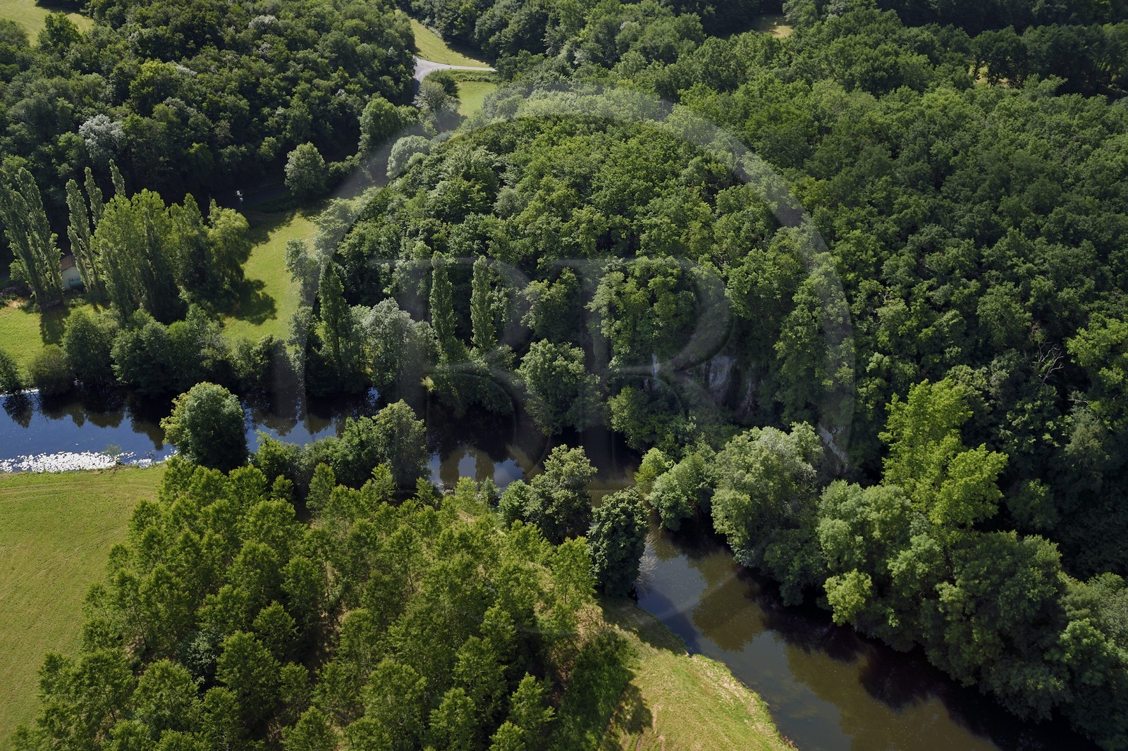 France, Dordogne (24), Périgord Vert, la rivière Dronne vers Les Andrivaux (vue aérienne)
