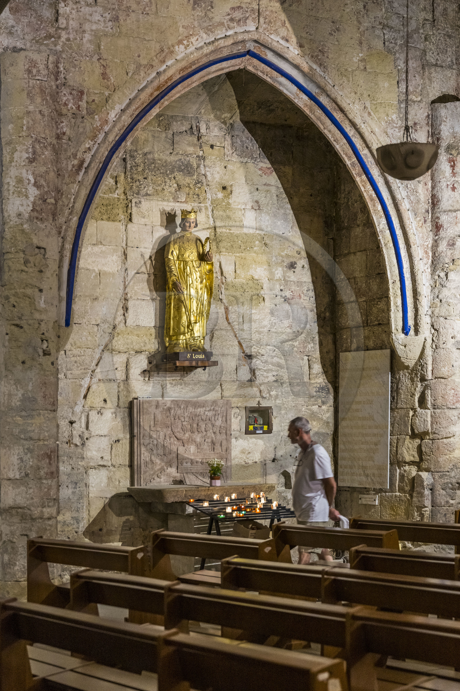 France, Gard (30), Aigues-Mortes, église Notre-Dame des Sablons, statue de Saint Louis