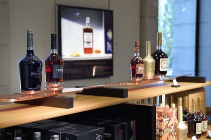 France, Charente (16), Cognac, la boutique de la maison de cognac Hennessy,