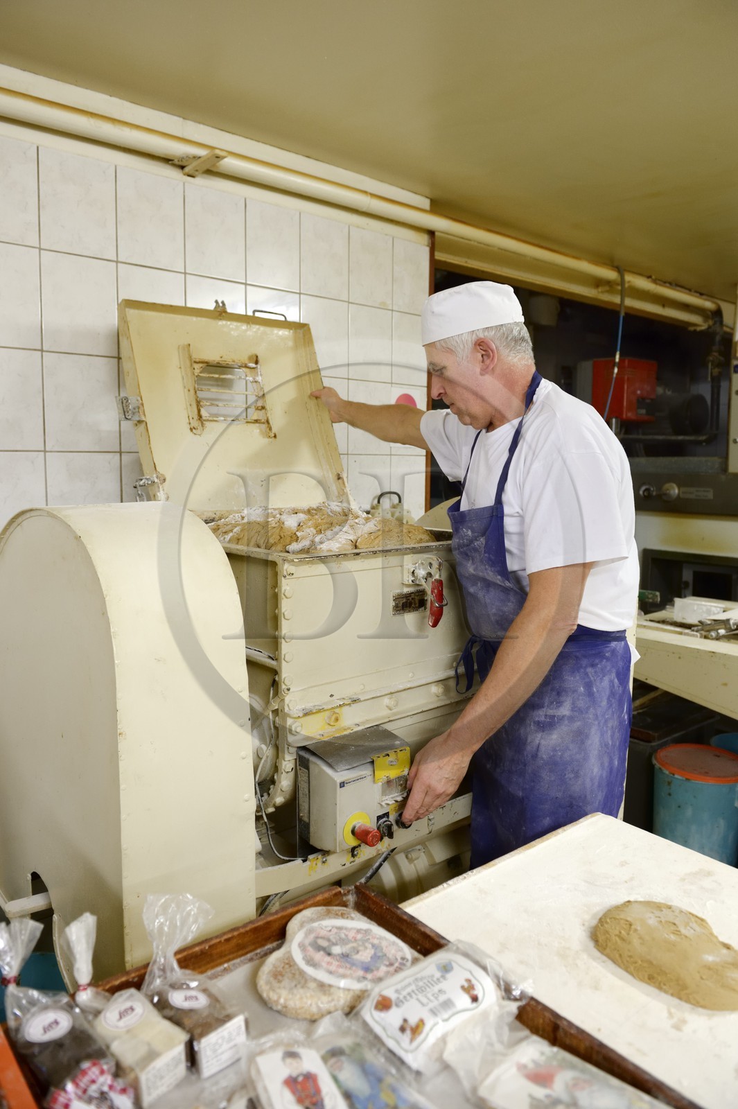 France, Bas-Rhin (67), Gertwiller, musée et fabrique de Pains d'épices Lips, le pain d'épicier Michel Habsiger