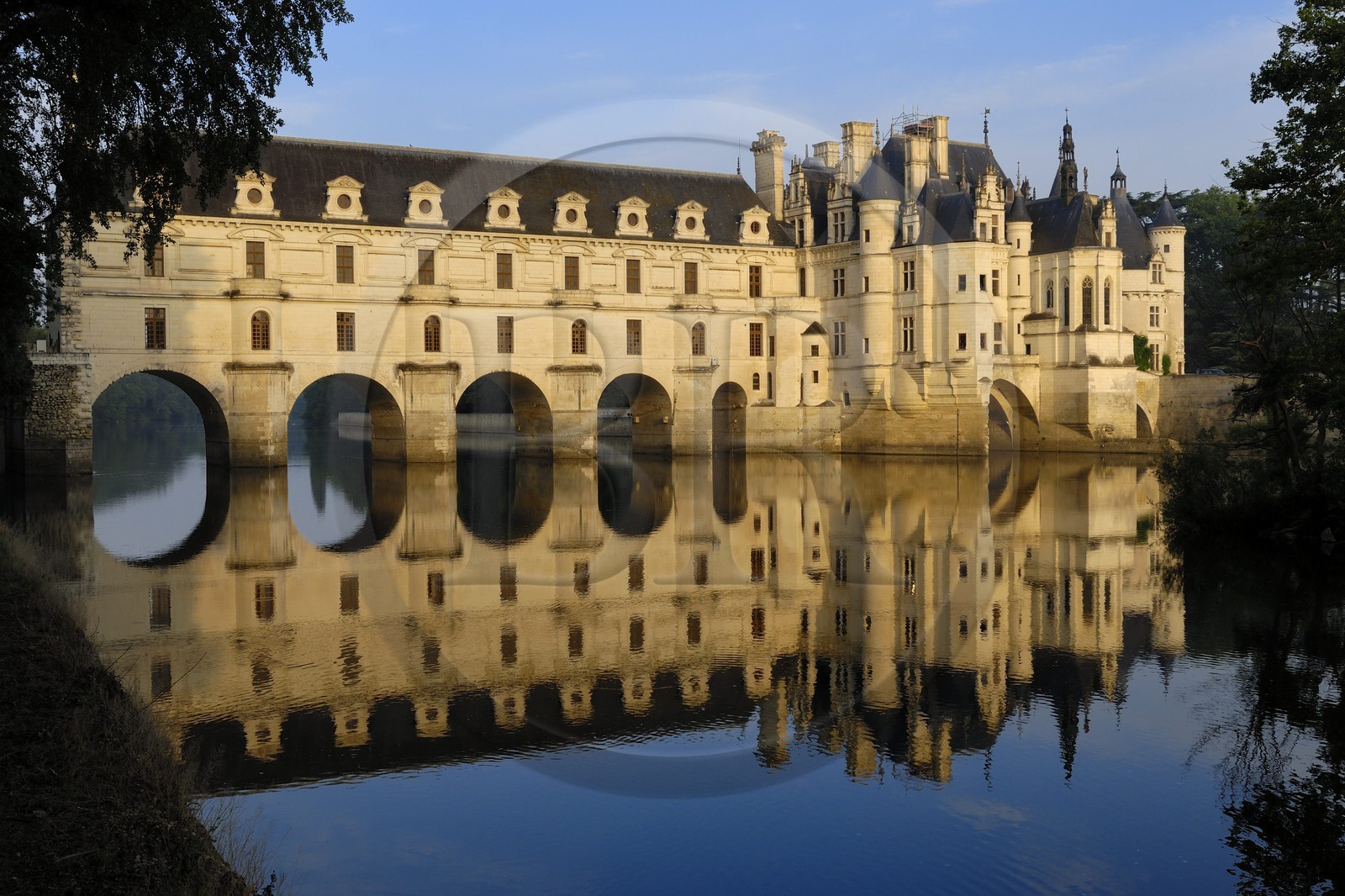 France, Indre-et-Loire (37), château de Chenonceau de style Renaissance qui enjambe le Cher, édifié de 1513 à 1521
