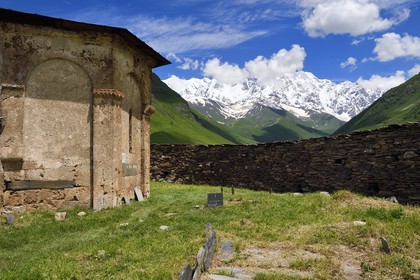 Georgia, Upper Svaneti (Zemo Svaneti), village of Ushguli, listed as World heritage by UNESCO, Lamaria St. Mary's church of Ushguli from the 12th century and Mount Chkhara (highest peak in Georgia with 5,193 m) in the background