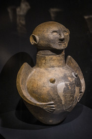 France, Gard, Nimes, Romanity museum (Musée de la Romanite), Etruscan anthropoid cinerary urn, terracotta canopic urn with a woman's head (Castiglion del lago end of the 7th century BC) (temporary exhibition)