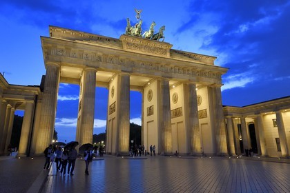 Germany, Berlin, Brandenburg Gate on the Under den Linden Avenue and Pariser platz