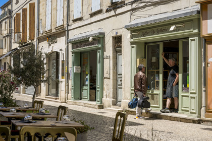 France, Bouches du Rhone, Tarascon, shops in rue des Halles, violin making workshop