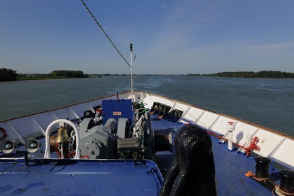 Canada, province de Québec, le fleuve Saint-Laurent à Trois-Rivières depuis le pont supérieur du bateau de croisière Princess Danaé
