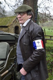 France, Eure (27), Sainte-Colombe-prés-Vernon, Allied Reconstitution Group (association de reconstitution historique de la 2éme Guerre Mondiale US et Maquis), le reconstitueur Jean-Yves Le Gall en maquisard des Forces françaises de l'intérieur (FFI)