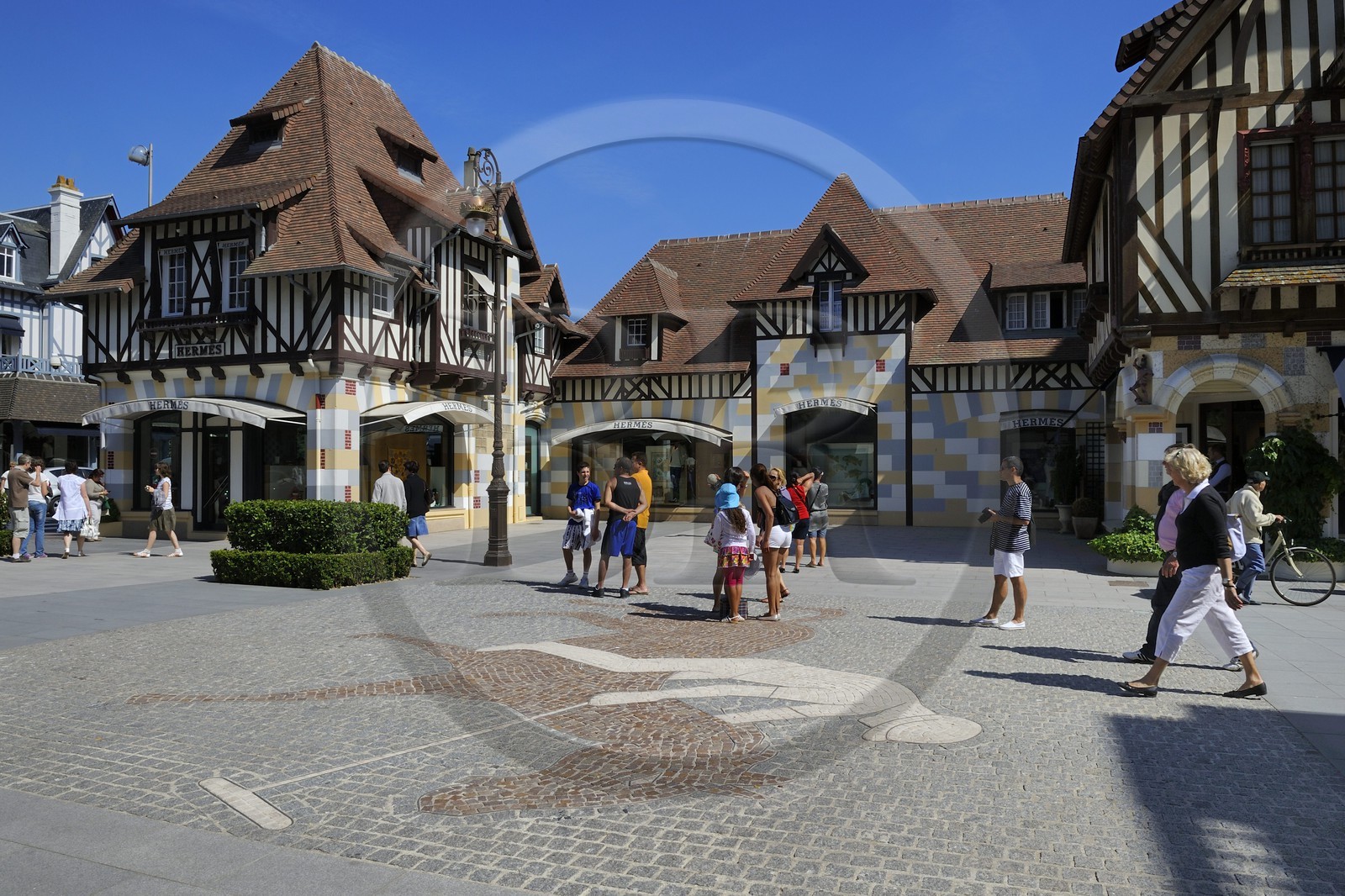 France, Calvados (14), Pays d'Auge, Deauville, boutiques de luxe rue du Casino