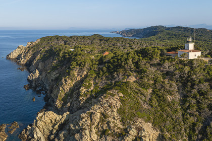 France, Var (83), Iles d'Hyères, parc national de Port Cros, Ile de Porquerolles, le phare (vue aérienne)
