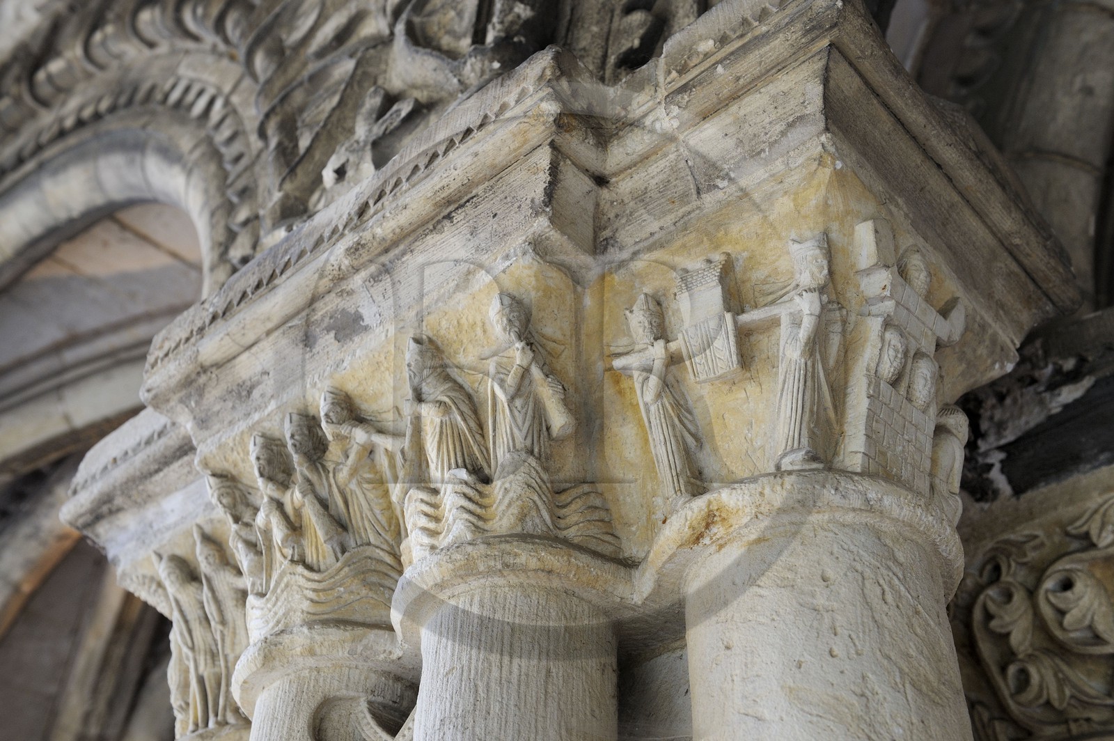 France, Seine-Maritime (76), Saint-Martin-de-Boscherville, Abbaye Saint-Georges de Boscherville du XIIe siècle, chapiteau historié de la salle du chapitre