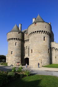 France, Loire-Atlantique (44), la cité médiévale de Guérande, la Porte Saint Michel et musée du Pays de Guérande