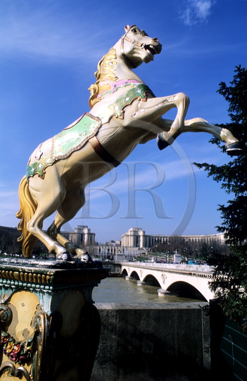 France, Paris (75), pont du Trocadéro, cheval de manège
