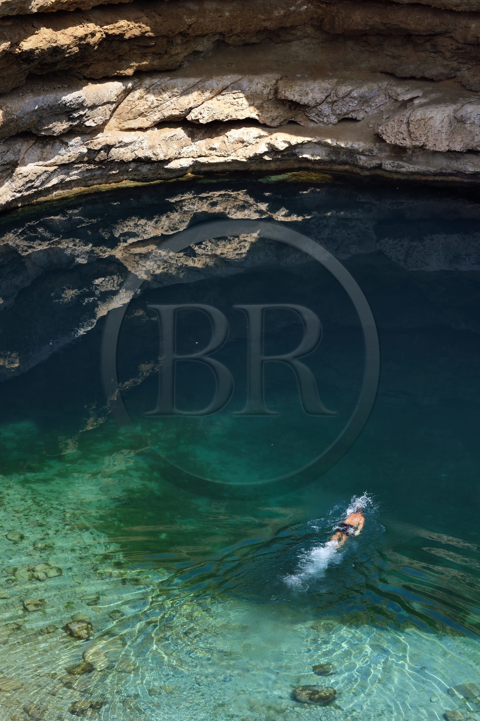 Sultanat d'Oman, région d'Ash Sharqiyah, Bimmah, Hawiyyat Najm connu sous le nom de Sink Hole, puits naturel de 20 mètres de profondeur