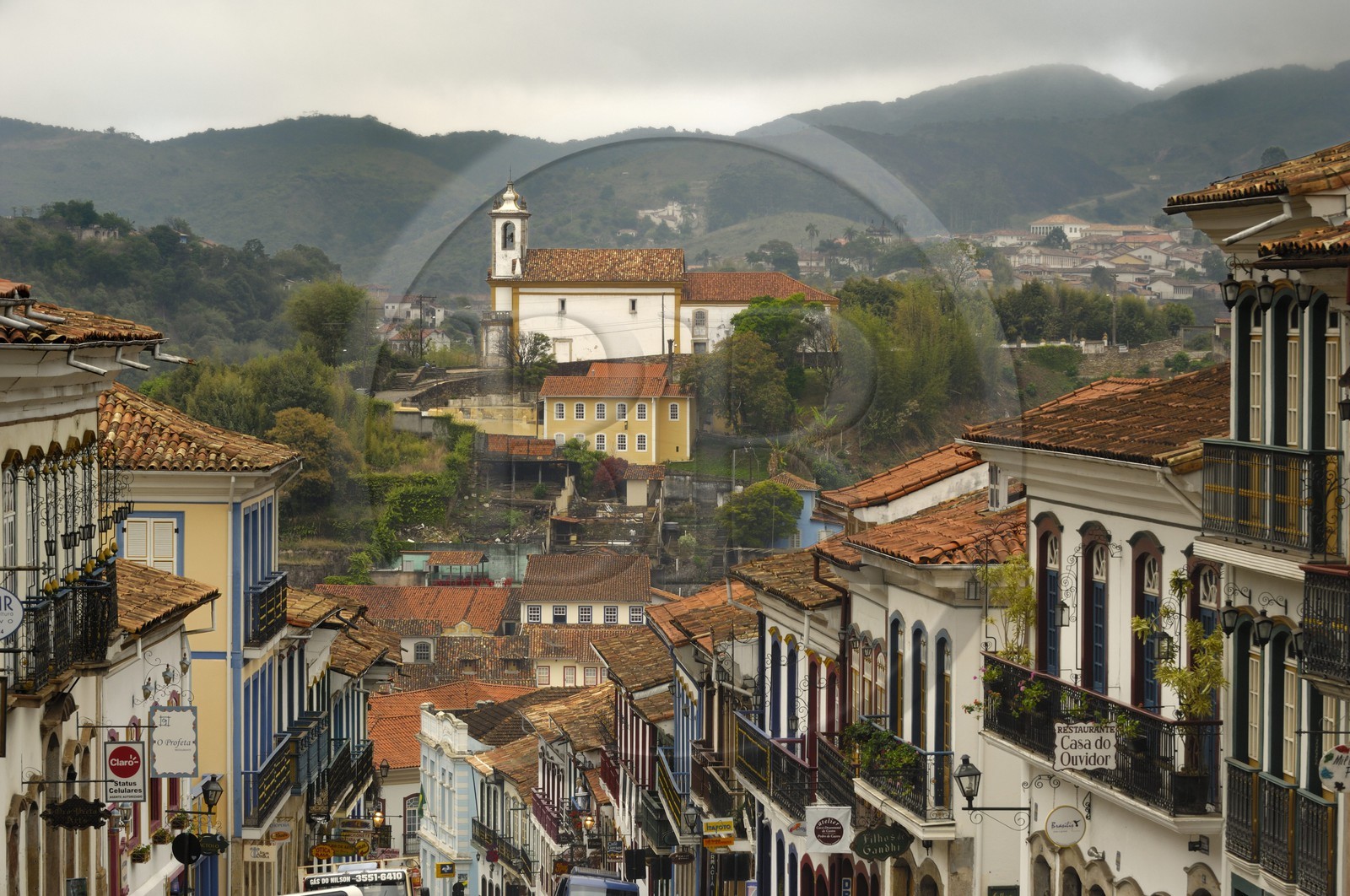 Brésil, Etat du Minas Gerais, ville de Ouro Preto, centre historique classé Patrimoine Mondial de l 'UNESCO, rue Conde de Bobadela et igreja Nossa Senhora do Rosario dos Pretos (Route de l'or, Estrada Real) Brésil, Etat du Minas Gerais, ville de Ouro Preto, centre historique classé Patrimoine Mondial de l 'UNESCO, rue Conde de Bobadela et igreja Nossa Senhora do Rosario dos Pretos (Route de l'or, Estrada Real)