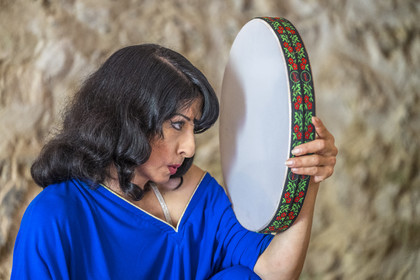 France, Var (83), Provence Verte, Bras, la maison d'hotes Le Peyrourier - une campagne en Provence, le voyage sonore de l'artiste musicienne Yasi Zandi dans l'ancienne chapelle templière reconstruite