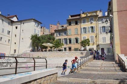 France, Bouches-du-Rhône (13), Marseille, quartier du Panier, escalier de la rue des repenties qui longe la place du refuge