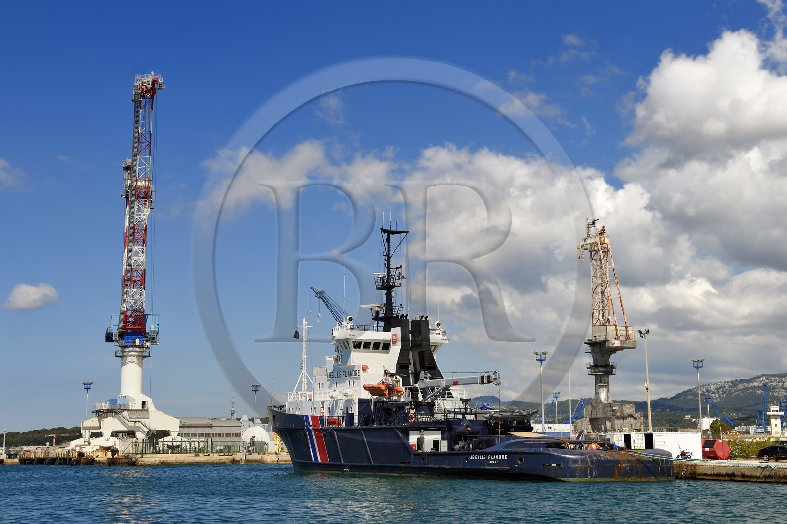 France, Var (83), Toulon, la base navale (Arsenal), l'Abeille Flandre, remorqueur de haute mer, spécialisé dans le sauvetage de navires en détresse désormais basé à Toulon