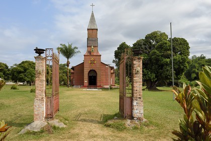 Gabon, province de Ogooué- Maritime, région de Omboué, lagune Fernan Vaz (Nkomi), la mission Sainte-Anne dont l'église a été construite dans les ateliers de Gustave Eiffel