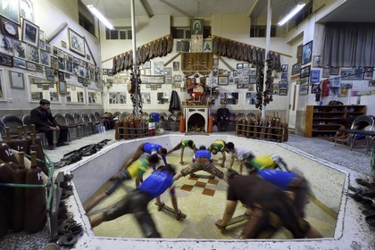 Iran, province d'Ispahan, Ispahan, maison de la force (Zurkhaneh) où est pratiqué le sport national traditionnel iranien appelé Varzesh-e Pahlavani