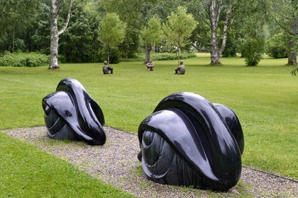 Suède, Comté de Vasterbotten, Umea, parc de sculpture d'Umedalen, Eye Benches II (1996–1997) de Louise Bourgeois