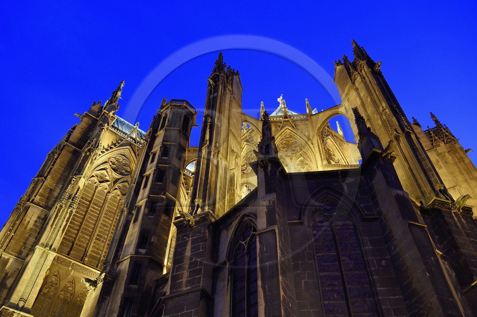 France, Moselle (57), Metz, la cathédrale Saint-Etienne en pierre de Jaumont, la tour Charlemagne à gauche et le chevet