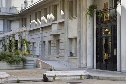 France, Alpes-Maritimes (06), Nice, quartier des Baumettes, l'immeuble Art déco Le Gloria Mansions, l'entrée principale dans la cour intérieure