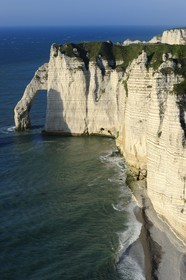 France, Seine-Maritime (76), Pays de Caux, Côte d'Albâtre, Etretat, l'arche de la falaise d'Aval