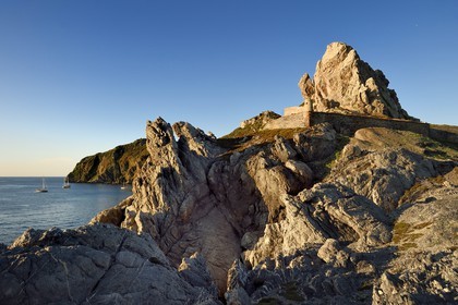 France, Var (83), Iles d'Hyères, parc national de Port Cros, Ile de Porquerolles, la batterie des Mèdes au cap des Mèdes