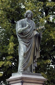 Poland, Kujavia-Pomerania, city of Torun, statue of native Copernicus of the city on the market square in the old town