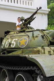 Vietnam, Hanoï, le musée de l'armée, char russe ayant participé à la prise de Saigon