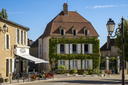 France, Yonne, Montreal (Burgundy), restaurant Le Quinze