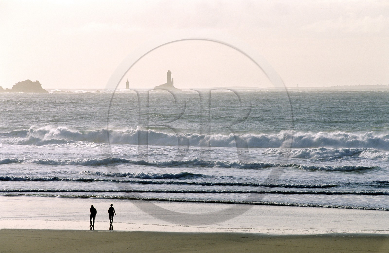 France, Finistère (29), la Baie des Trépassés et phare de la Vieille (région de la Pointe du Raz)