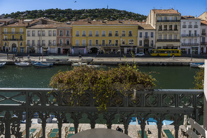 France, Hérault (34), Sète, canal Royal, quai au pied du Mont Saint-Clair